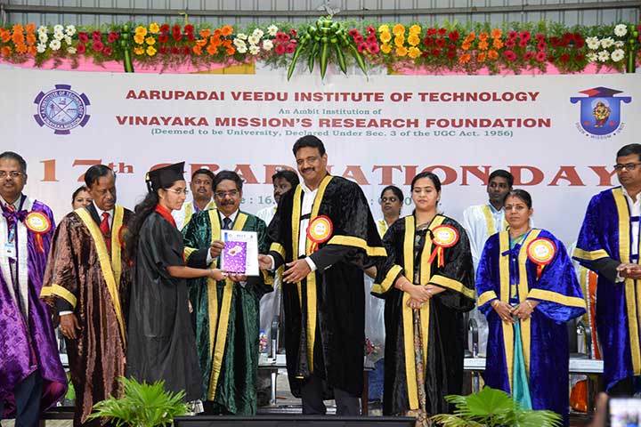 Aarupadai Veedu Institute of Technology student awarded in Graduation Day Celebration 2018 at AVIT
