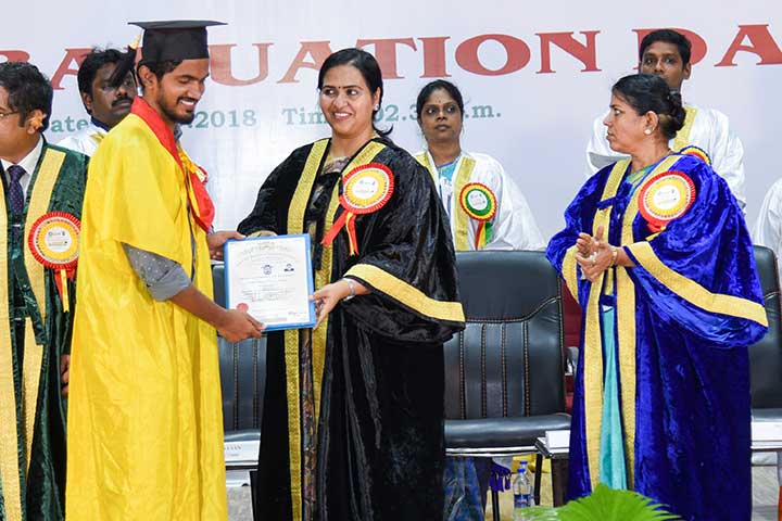 Aarupadai Veedu Institute of Technology student awarded in Graduation Day Celebration
