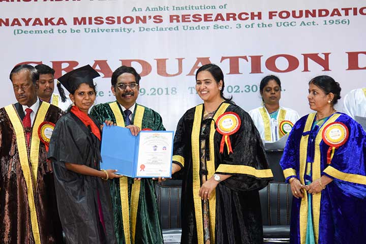 Student of AVIT awarded in 17th Graduation Day 2018
