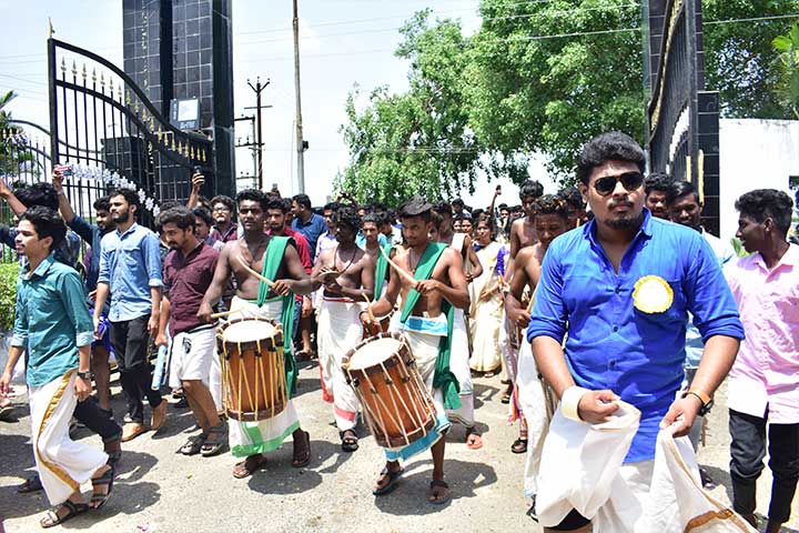 Aarupadai Veedu Institute of Technology students celebrating onam festival 2018
